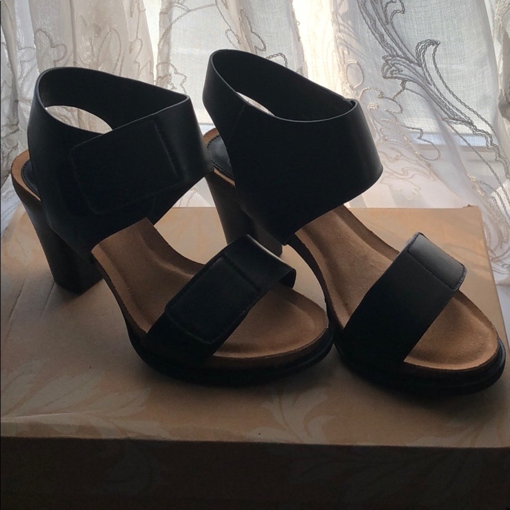 Black Sofft Sandals. (New! Never worn)